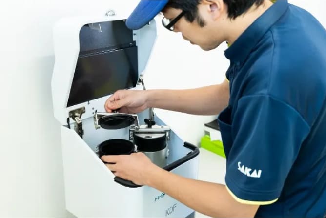 バリ取り加工技術の様子